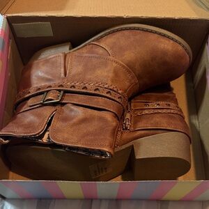 Jellypop Tan Kids Boots with Buckle Detail